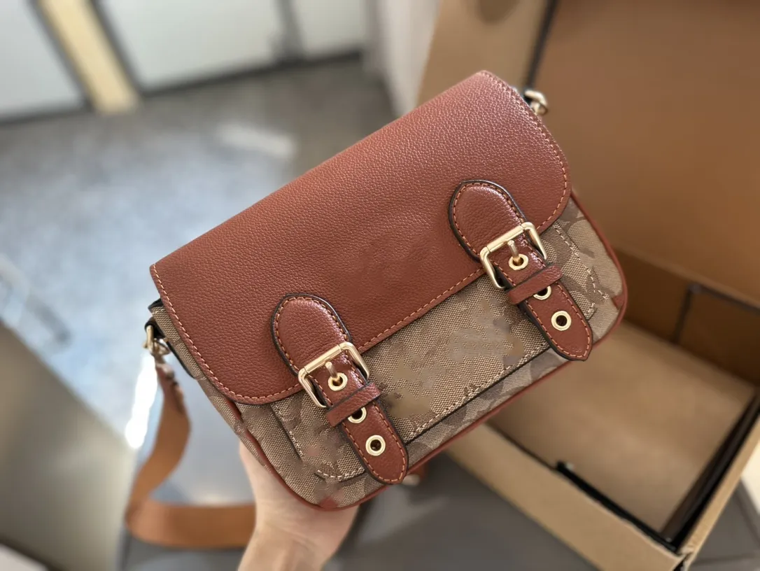 Kvällspåsar axelväska coabag nåd vintage messenger väska kvinnor designer c mönster crossbody väskor brun handväska handväska 914697