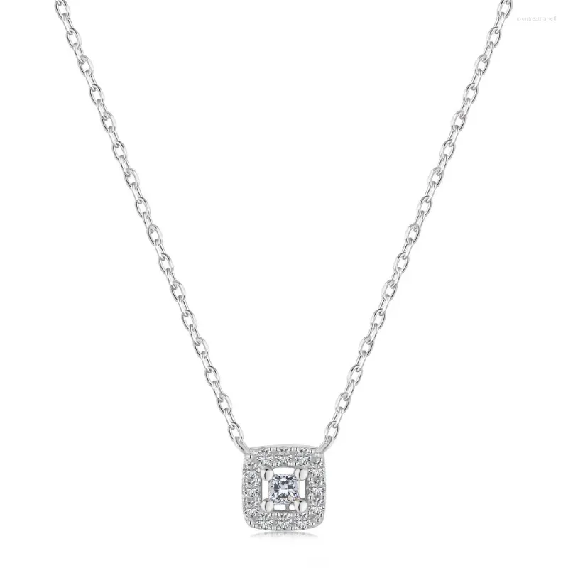 Catene in vendita Collana in argento sterling S925 con pendente di diamanti Design piccolo e minimalista Struttura elegante