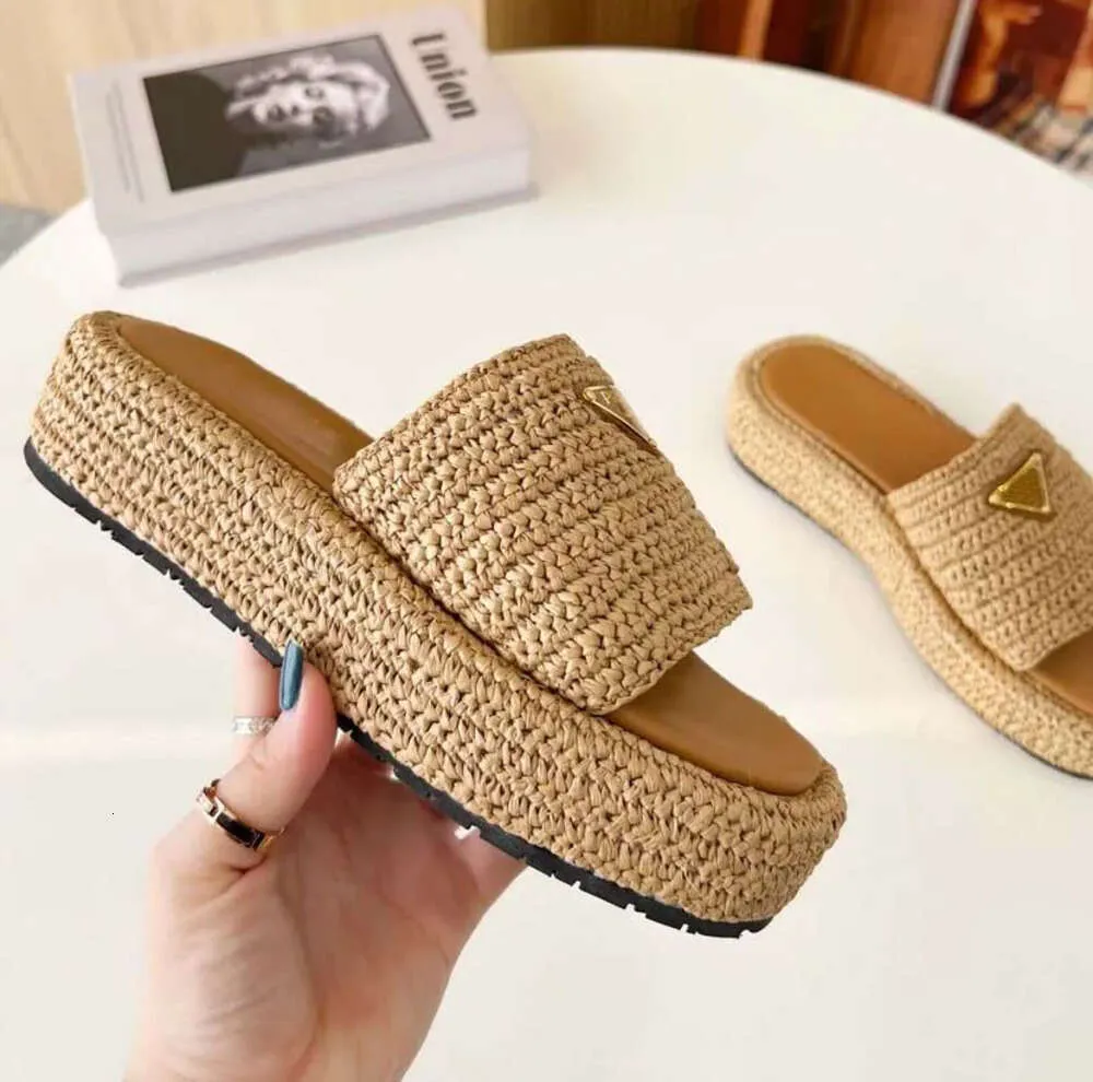 Designer Slides Prad Triângulo Palha Weave Chinelo Sandália Plataforma Slide Chinelos Mulheres Mens Verão Salto Liso Casual Flip Flops Ao Ar Livre Piscina Sliders Sandálias de Praia