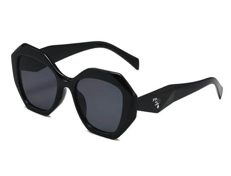 Designerskie okulary przeciwsłoneczne drewniane szklanki dla mężczyzn kobiety moda bawoły przeciwsłoneczne okulary przeciwsłoneczne przezroczyste brązowe soczewki drewniana rama