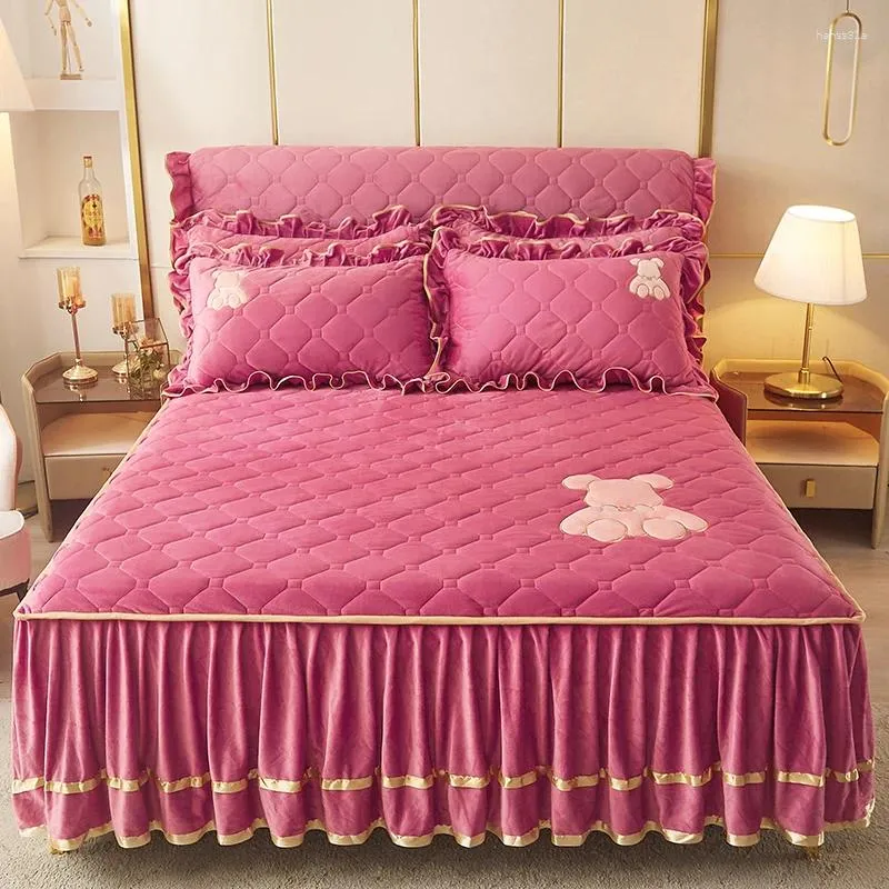 Säng kjol fast färg mjölk sammet vinter sängöverdrag på den tjocka hemkjolstilen ark bomulls europeiska spridningar