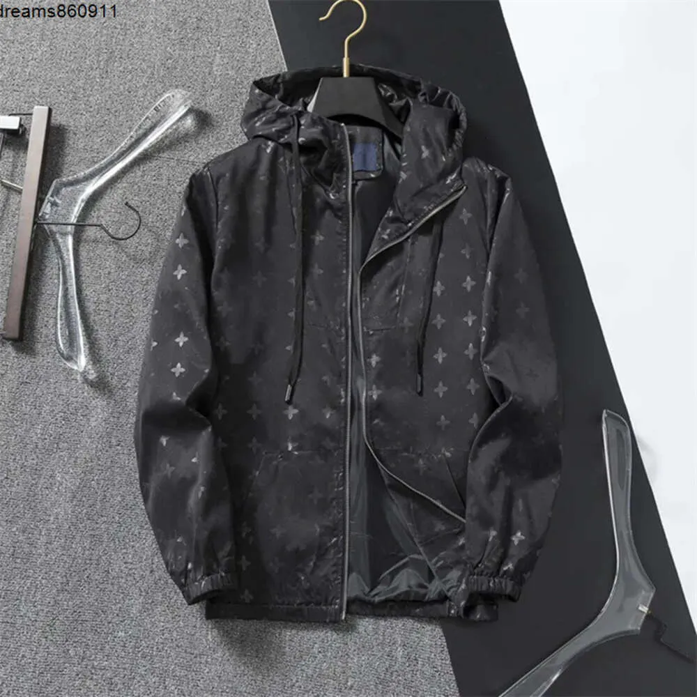 Popular Designer Mens Coat Fashion Jacket Autumn and Winter Windproof Waterproof Reflective Letter Printing Mens Casual Sports Windbreaker Clothing