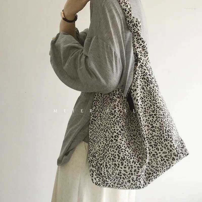 Shoulder Bags 2024 Fashion Women Leopard Pattern Bag Tote Printed Fabric Lazy Style Large Capacity Outdoor Leisure Travel