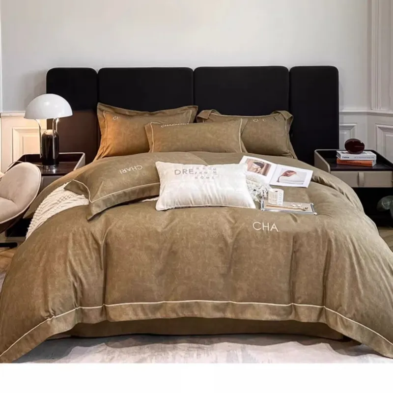 Sängkläder set designer sängkläder tröstare sethigh-end ljus lyx fyrdelar vinter sängkläder nordisk stil fast färg ullbäddsblad
