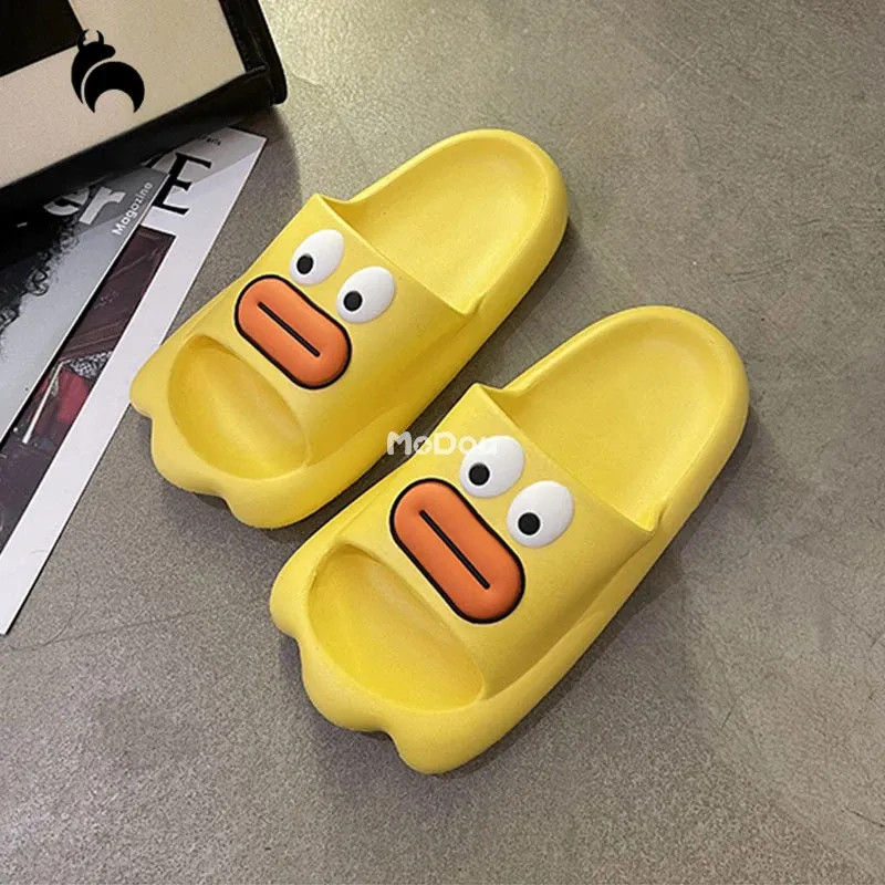 Botas mo Dou Plus 2022 Filme de pato fofo Mulheres sandálias de verão Slippers EVA Anti Slip Garden Garden Garden Boys Boys Slides Slipers for Women