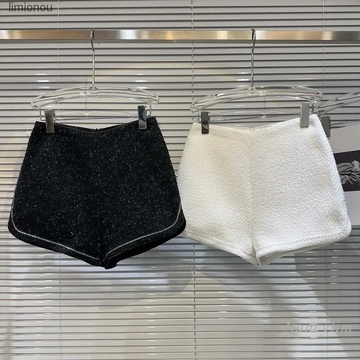 Damskie spodenki 2023 Kobiety Winter Tweed Shorts Nowy klasyczny metalowy łańcuch Tweed Eleganckie spodenki butcut szorty Lady White Blackc243128