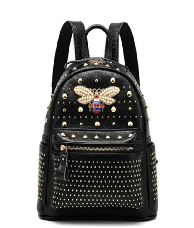 2019 novo estilo mochila material de couro para meninas estilo de moda designer marca rebite abelha viagem mochila de alta qualidade Sac A Dos F6361699