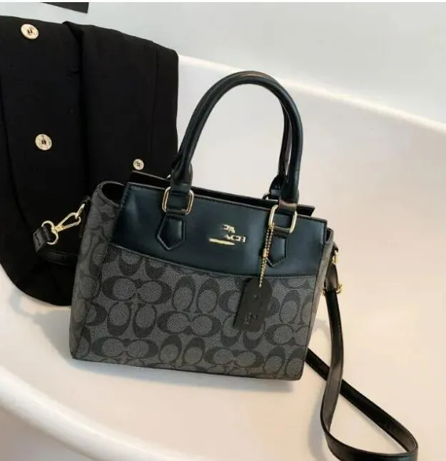 Moda Klasik Kadınlar 2024 Yeni niş tasarımcı Moda Tote Üst düzey baskılı taşıma crossbody çantası