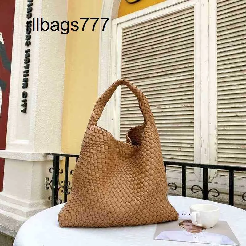 Handbag Bottegvenetas Cabat Bags Designer 2024 Woven Vegetable Basket Leisure Shopping Tot Big Net Red Belt Payment Portable Single Shoulder Hot