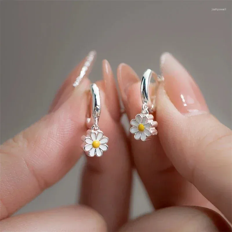 Hoop Earrings 2024 Daisy Flower Pendant For Women Korean Sweet Cute Hanging Girl Wedding Party Jewelry Gift
