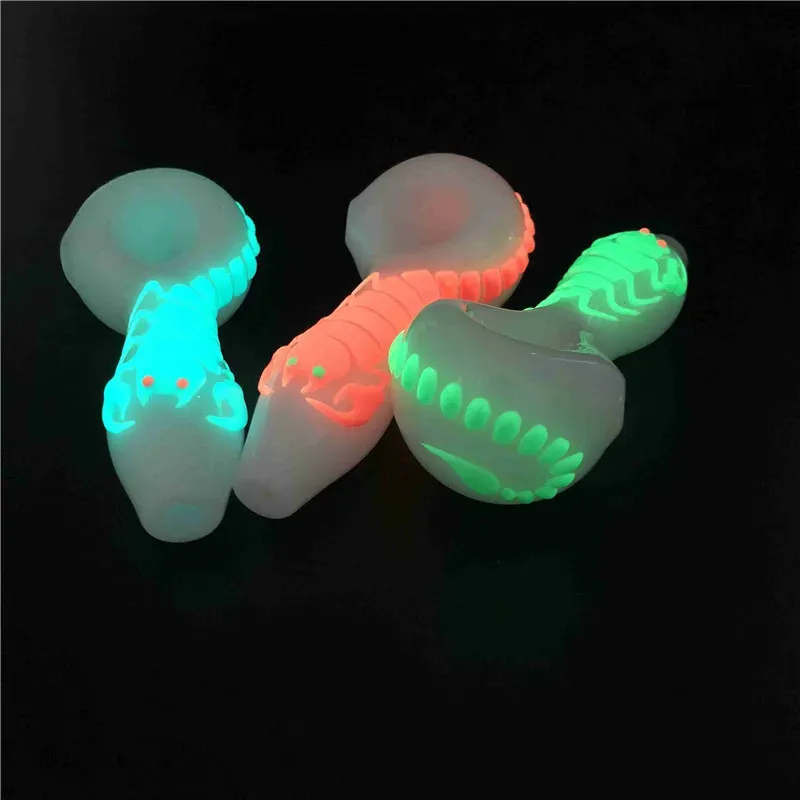 QBsomk 4inch Glow In The Dark Glass Pipes Heady Spoon Pipe Luminous Scorpion Hand Pipe Smoking Pipes Smoking Accessories