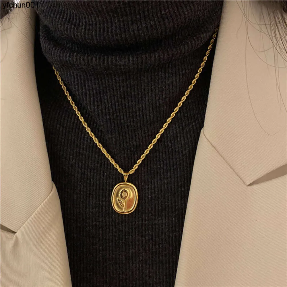 French Sunflower Personalized Titanium Steel Necklace Womens Design Sense 18k Gold Wool Clothing Chain Versatile High Women