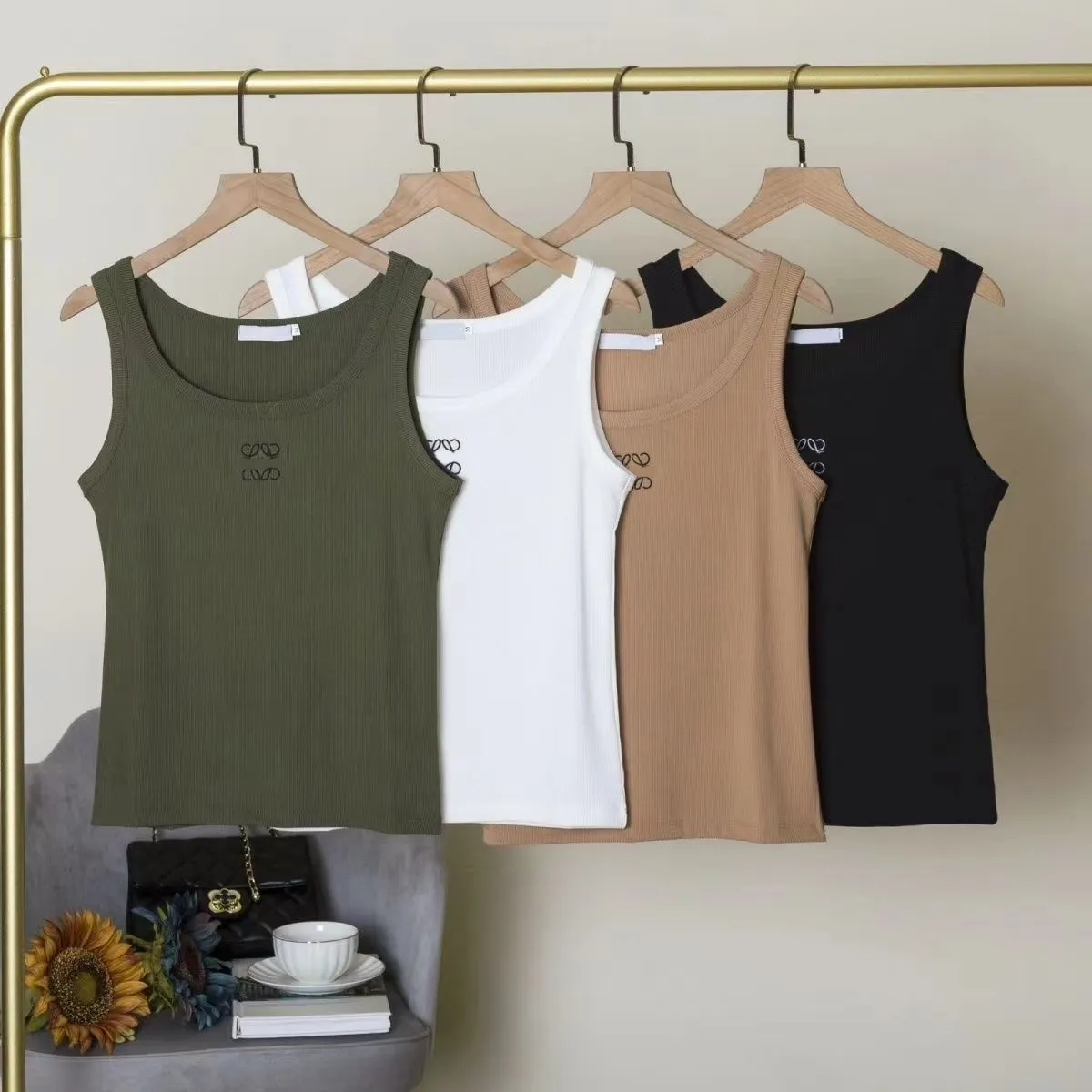 Kadın Tank Top Designer Lüks Kırpılmış Üstler Tişörtler Kadın Marka Örgü Nakış Yelek Kılıç Nefes Alabilir Örme Külot Kadın Spor Tees Yaz Kısa İnce