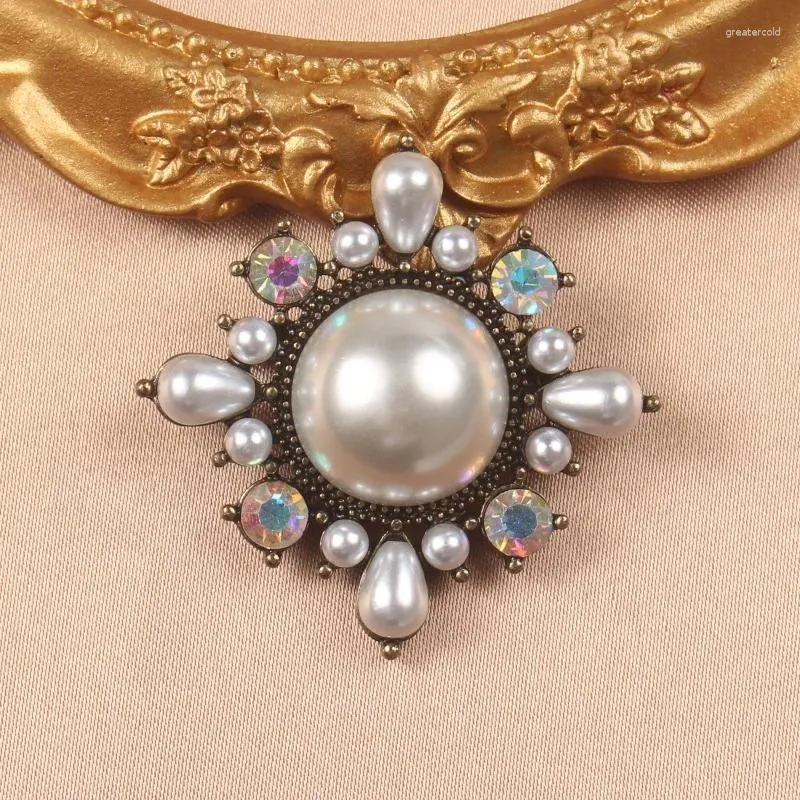 Brooches Baroque Retro Antique Imitation Pearl Brooch Fashionable Exquisite Atmospheric Badge Cool Simple Unisex Clothing Accessory Clip