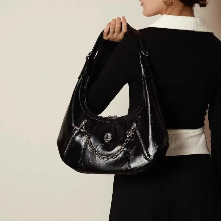 Bolsos de hombro 2024 Nuevo diseño de nicho Bolsos para mujer Popular este año Bolsos de un solo hombro Bolsos con cadena de media luna Bolsos cruzados para mujer 240318