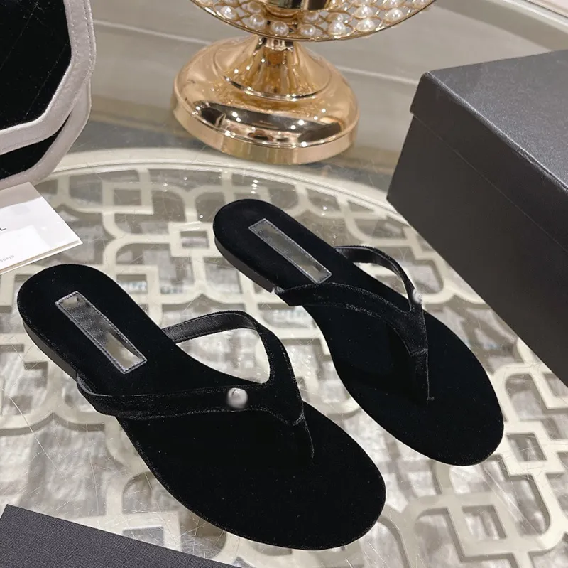 Mulheres Designer Sandálias Planas Puro Preto Veludo Couro Flip-Flops Sandálias de Montagem de Banda Fina Size35-41 Com Saco de Poeira