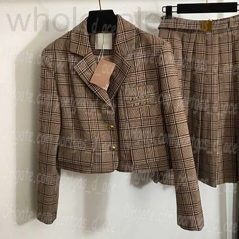 Vestido de dos piezas Diseñador de lujo Mujeres Blazer Chaqueta Abrigo Falda Conjunto Vintage Plaid Diseño Blazers Elegante OL Mujer Traje formal WF0J