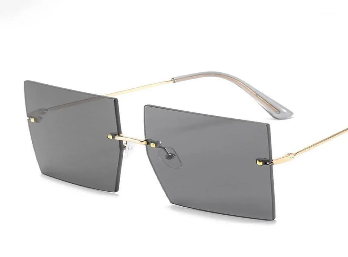 Solglasögon Trendiga fyrkantiga ramlösa lyxiga nyanser för kvinnor 2021 Vintage Fashion Overdimensionerad designer Wonen UV400 bilkörning5456837