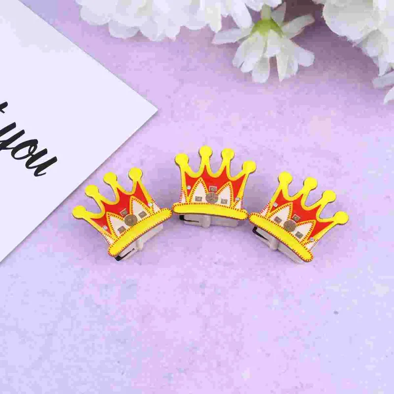 Broszki 25pcs kształt korony broszka Brawoinous Tiara Biegpin Flashing Lapel Shlowing dostarczenia