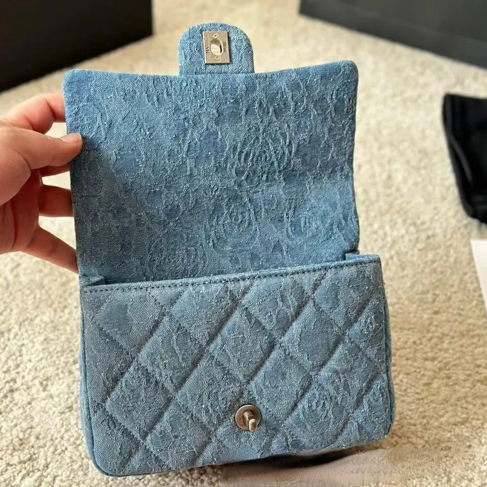 Bolsos de diseñador para mujer, serie Camelia Denim, corazón ajustable, bola dorada, bolso de cadena de tres tamaños, bolso de hombro bordado Vintage