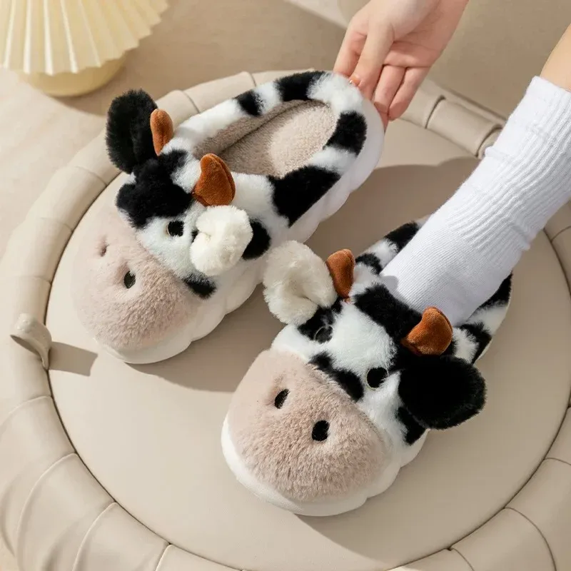 Slippers Novelty Cow Slippers Woman's Indoor Funny Animal Chaussures Big Taille 45 Femmes Hiver Mules chaudes Ladies Slimes Slippers Livraison gratuite