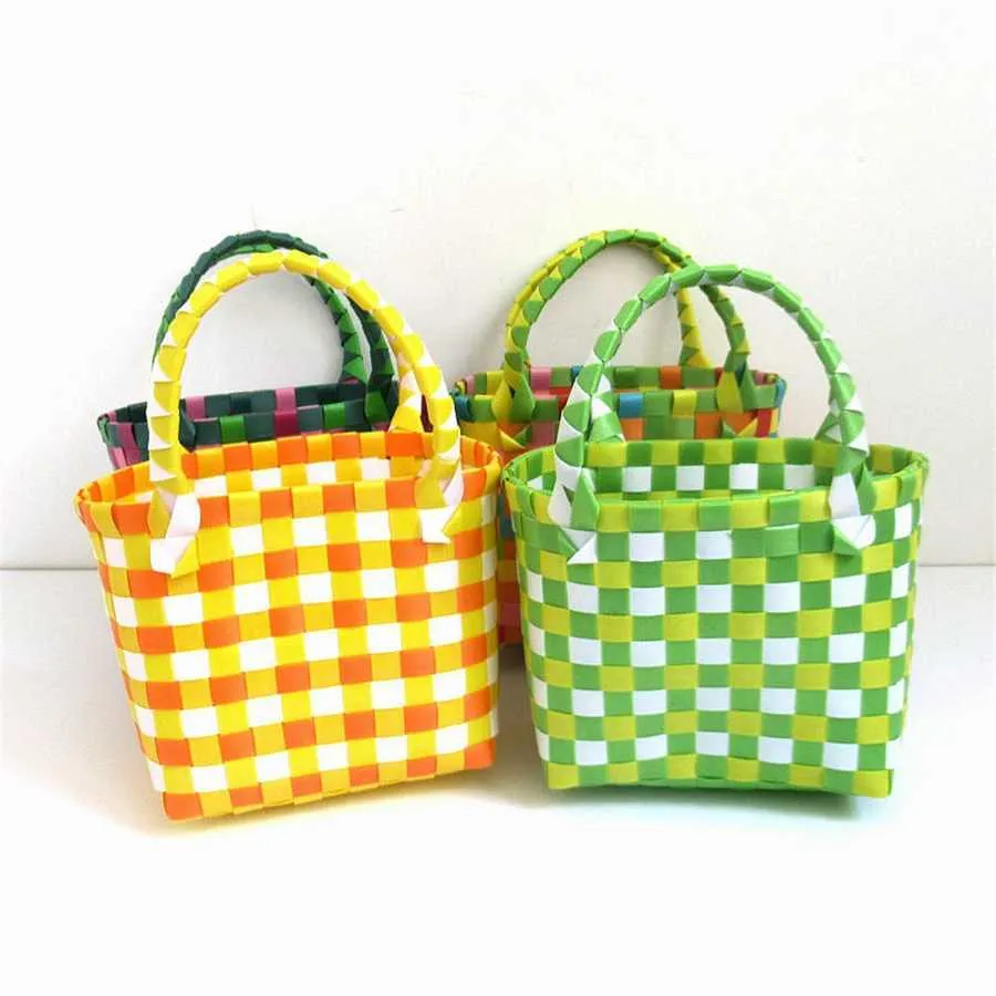 Shoulder Bags New Woven designer handbags tote Bag Small Square Plastic Vegetable Basket Colorful Photo Paired with Beach Womens Bag 240311