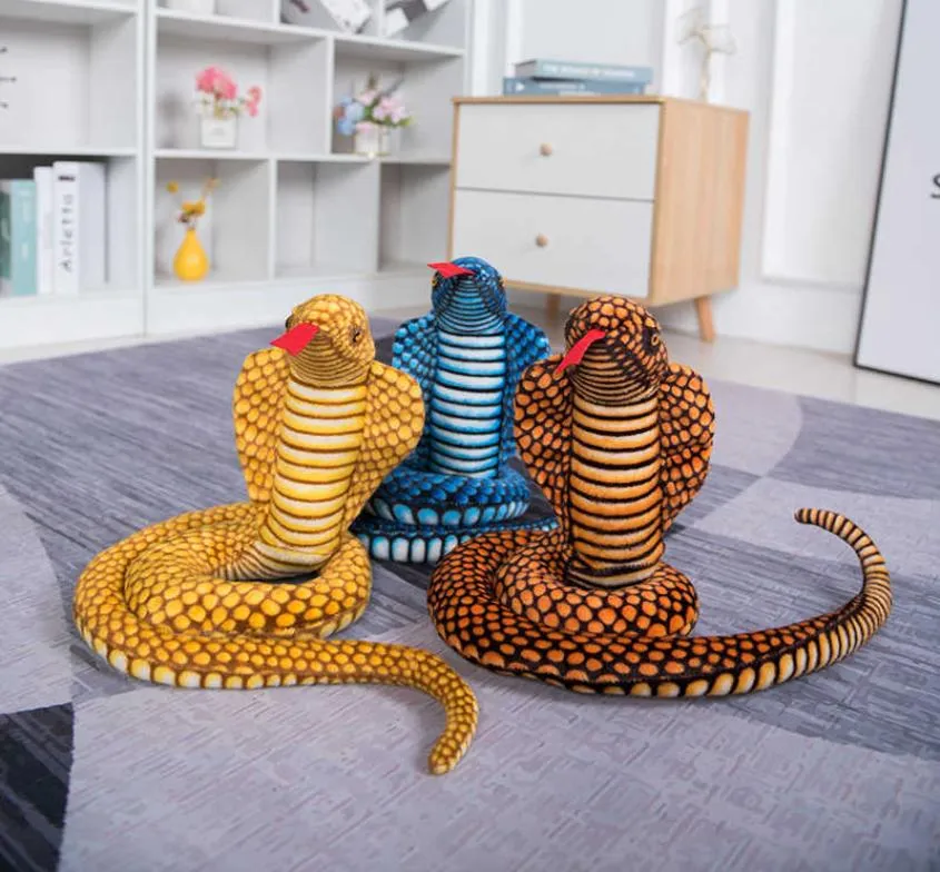 Simulazione adorabile Serpente giocattoli di peluche Serpente gigante Cobra animali pitone Bambole di pezza morbide Regali di compleanno Giocattoli per bambini039 Casa Dec8997028