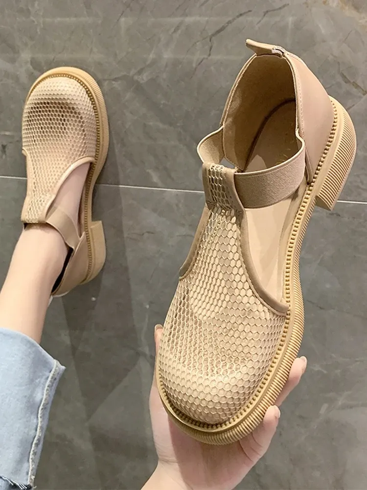 Sandaler Kvinnliga sandalkomfortskor för kvinnor 2024 Sommaren andas med flickor utanför snören denim stängd gladiator mode ny beige