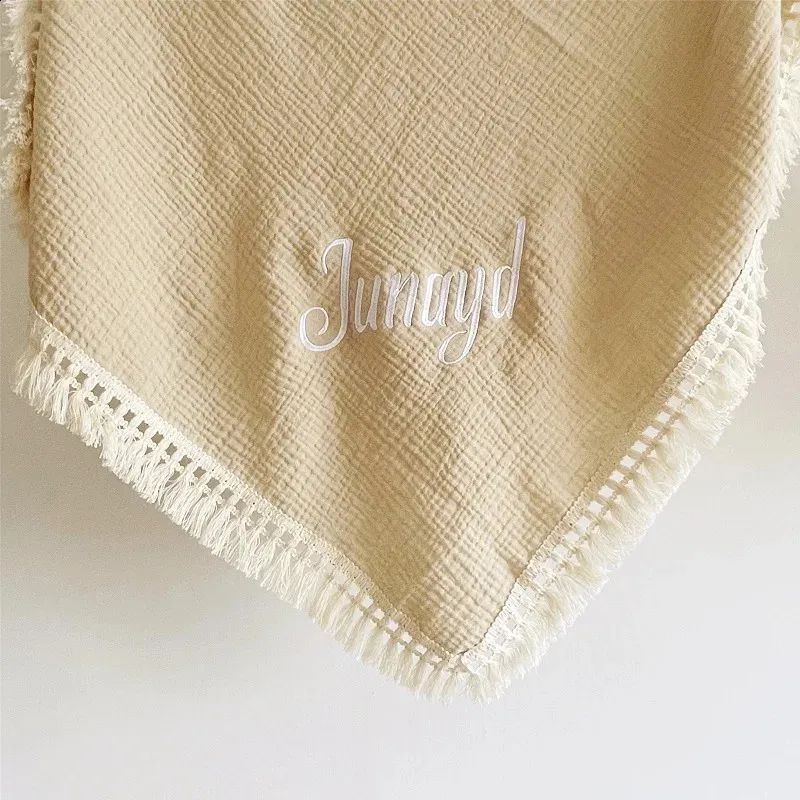 Anpassat namn Muslin Swaddle Fringe Cotton Baby Shower Present Personlig broderad sängkläder 240313