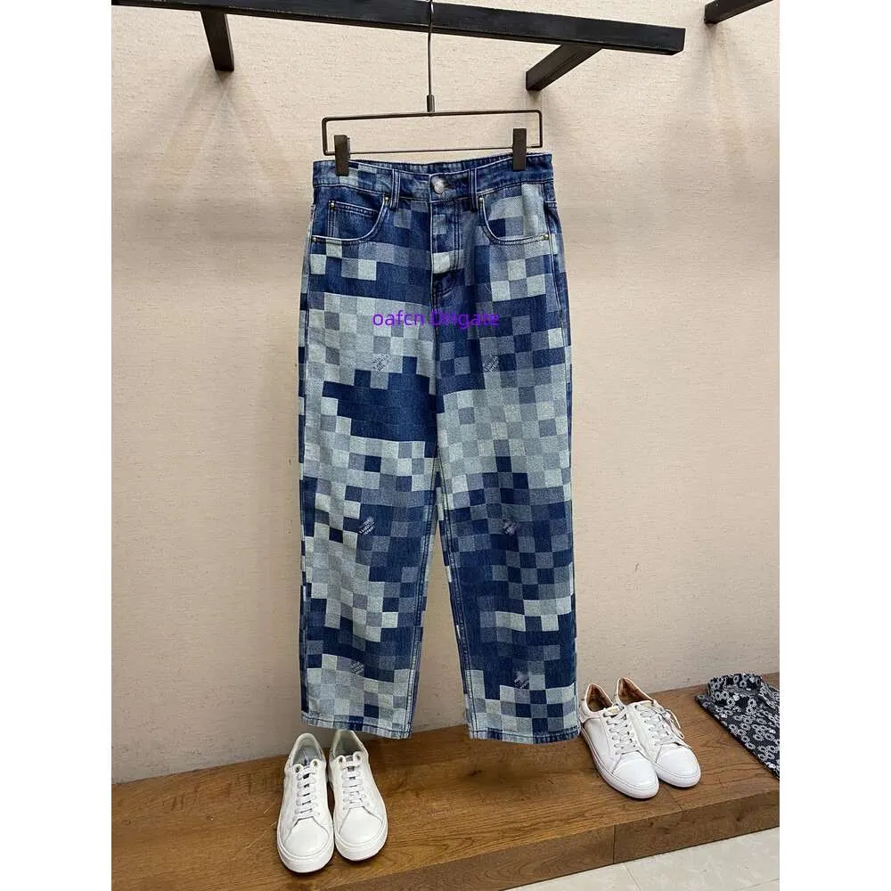 Jeans de créateur, pantalons brodés en denim pour hommes, pantalons décontractés à la mode, tailles américaines 28-40, pantalons de jogging hip-hop pour hommes, jeans violets à damier flou