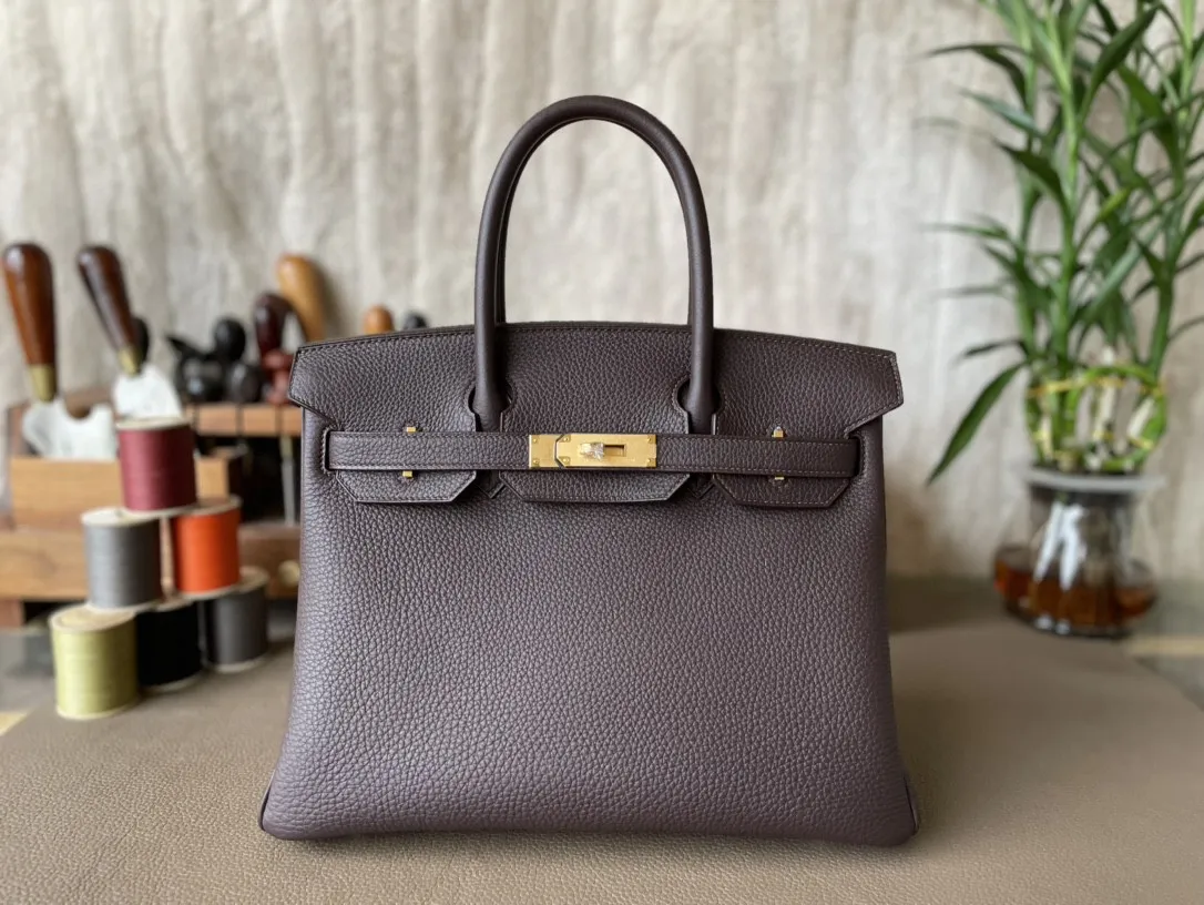 25 cm Brand Purse Sac Luxury Sac Mandin Mandsbag Togo Leather Couture à la main Trop marron de nombreuses couleurs