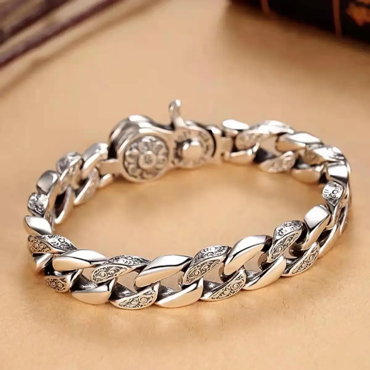 925 Sterling Silber Armband Sechs Wort Wahrheit Drehbare Breite Version Mans Aggressive Atmosphäre Retro Persönlichkeit Hand Schmuck 240307