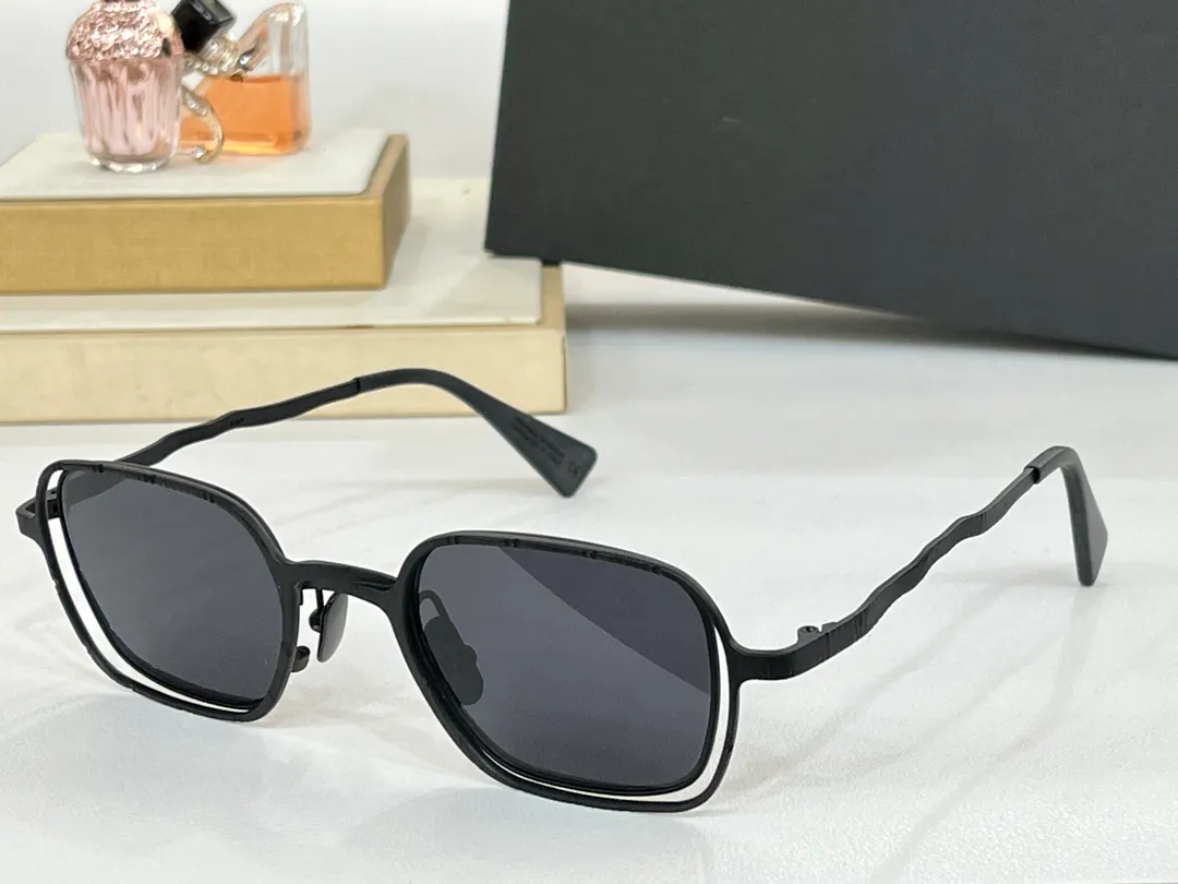 Lunettes de soleil design pour hommes femmes H12 Classique Mode Été Élégant High Street Style Voyageur Plaque Anti-Ultraviolet Métal Montures Irrégulières Lunettes Boîte Aléatoire