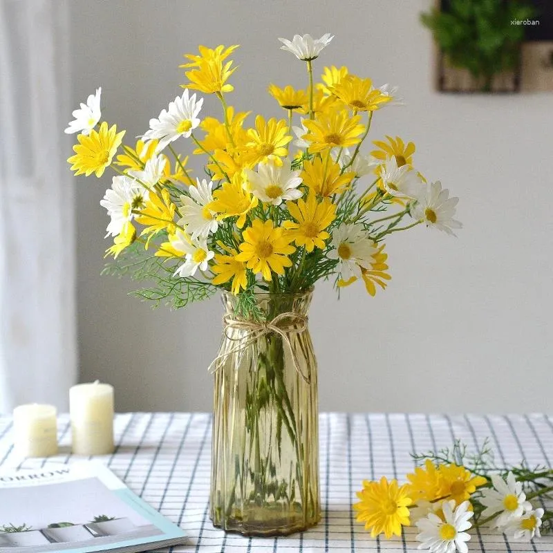 Fleurs décoratives 5 têtes 52 cm marguerite blanche artificielle en plastique faux bouquets arrangement pour la maison jardin décoration de mariage accessoires de vase