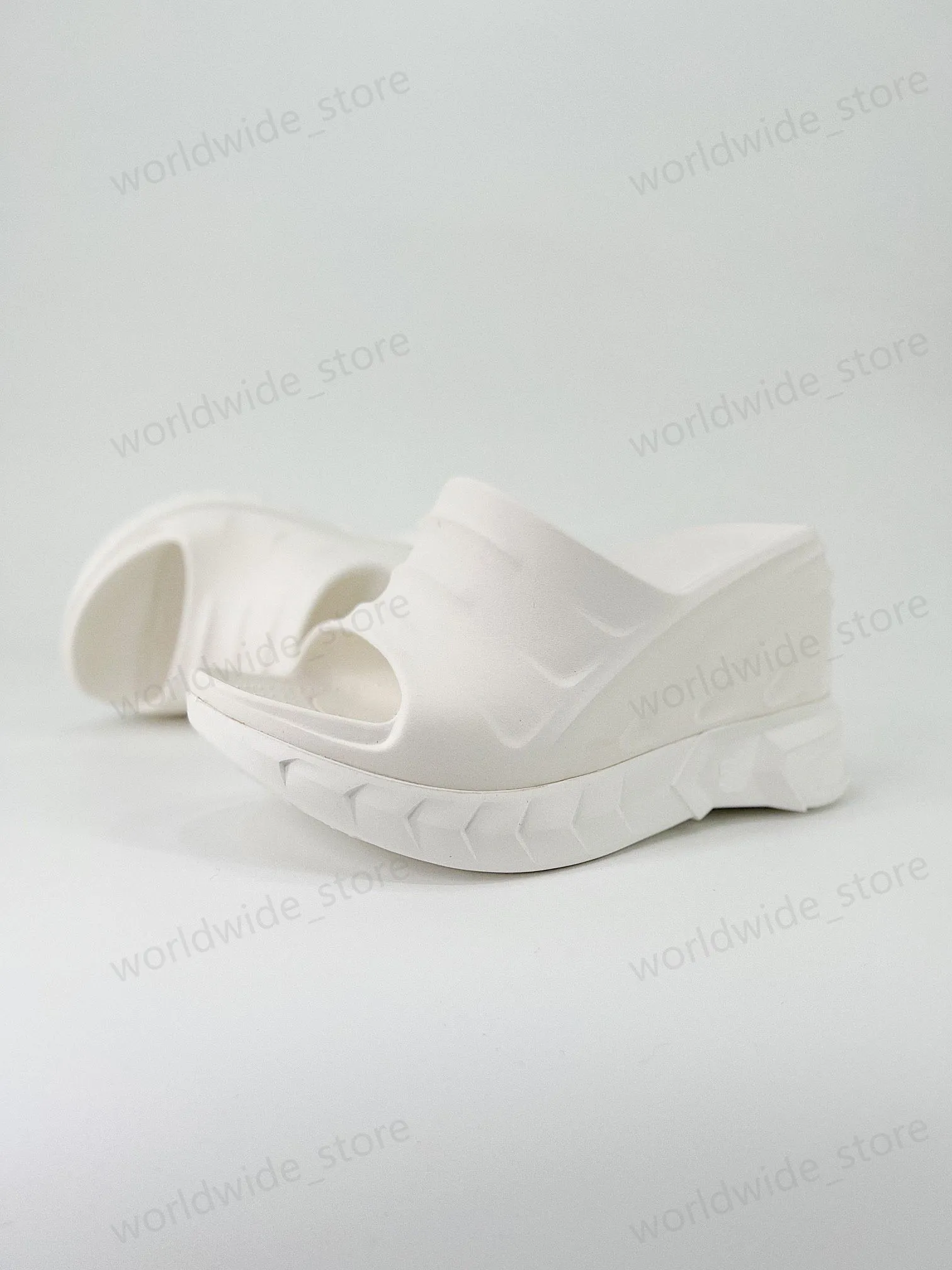 Дизайнерские сандалий Slippers Summer Women Обувь в форме многоцветной флоры слайды, формируемые с пениской в черной тональной резиновой подошве с тисненом логотипом на внешней стороне