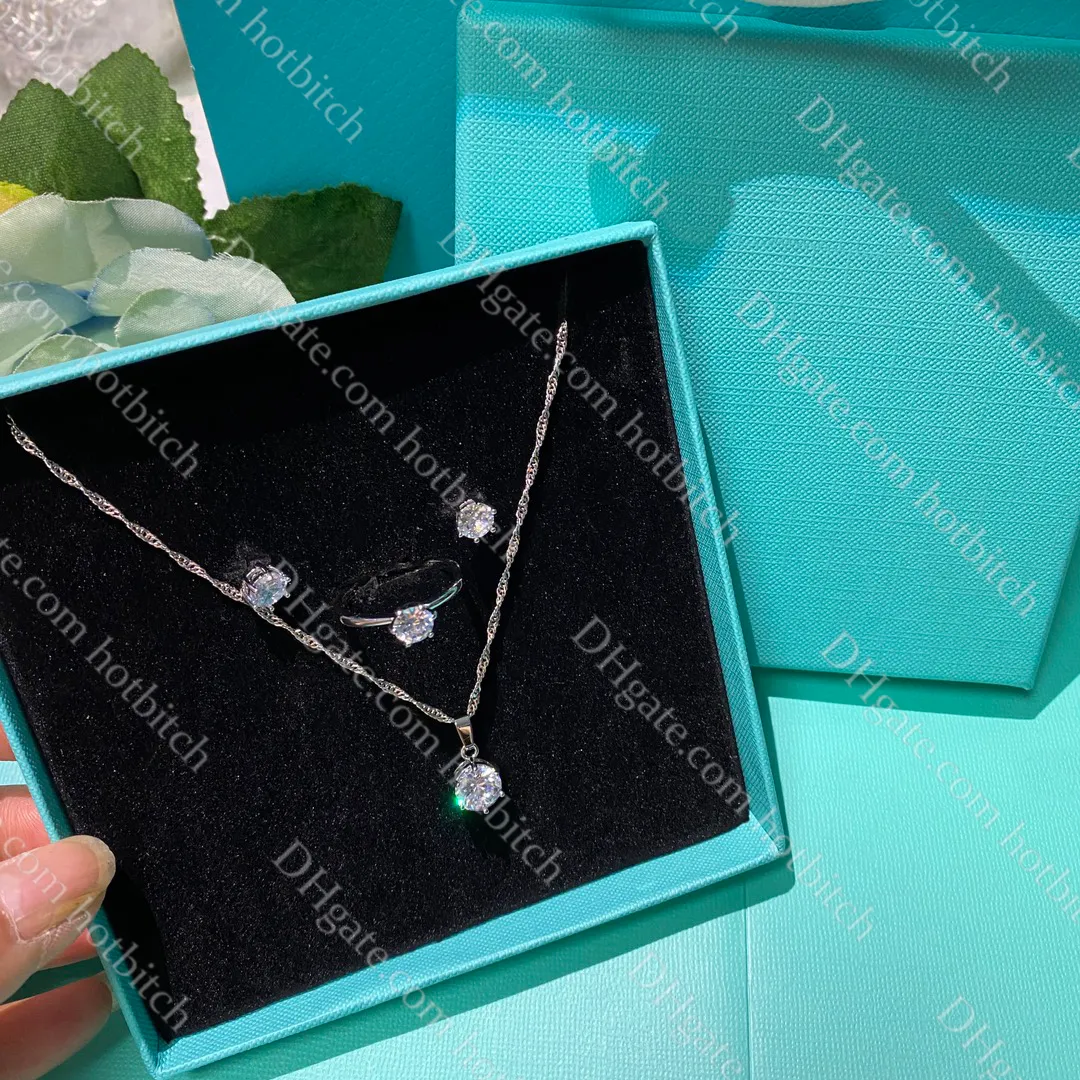 Bagues de diamant de luxe pour femmes de haute qualité trois pièces ensemble de bijoux collier boucles d'oreilles bague de fiançailles de mariage à la mode dame bijoux avec boîte