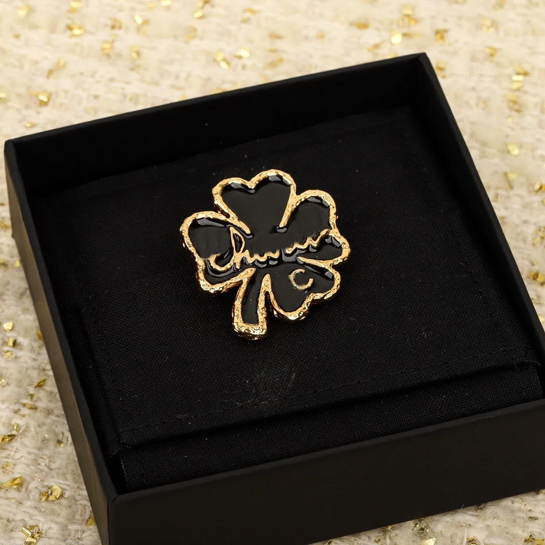 2024 broche em forma de flor com pingente de qualidade de luxo com design esmaltado banhado a ouro 18k tem caixa de carimbo PS3209B