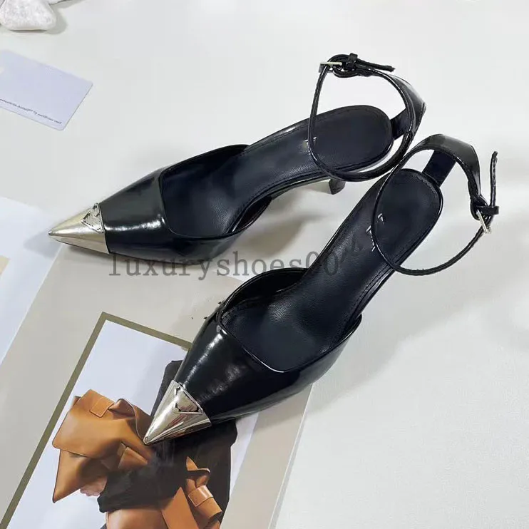 Klassieke designer sandalen met slingback Geklede schoenen Sandalen met hak luxe Ontwerpers Avond Slingback Pumps Zwart wit lakleer damespantoffels 3.7 05