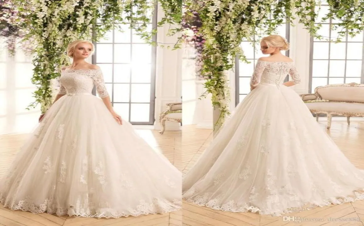 2021 Medio Oriente Naviblue con spalle scoperte Abiti da sposa Romantico bottone sul retro mezze maniche Applicazioni in pizzo Aline Novia Abiti da sposa 7662648