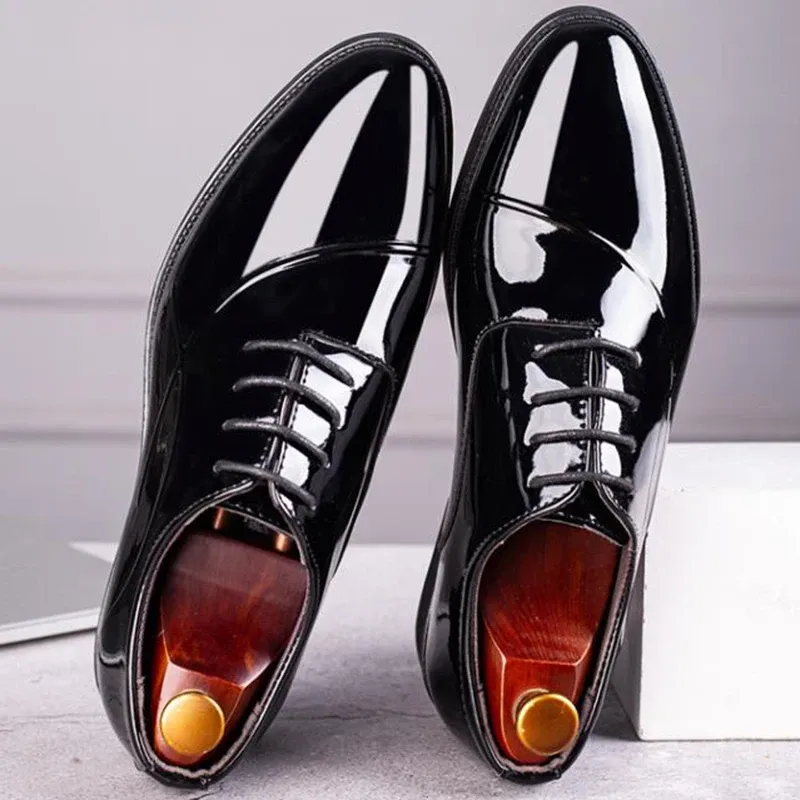 Skor patentläderskor för män Oxfords Lace Up Mane Wedding Party Office Work Shoes Elegant Designer Brand Dress Shoes for Men