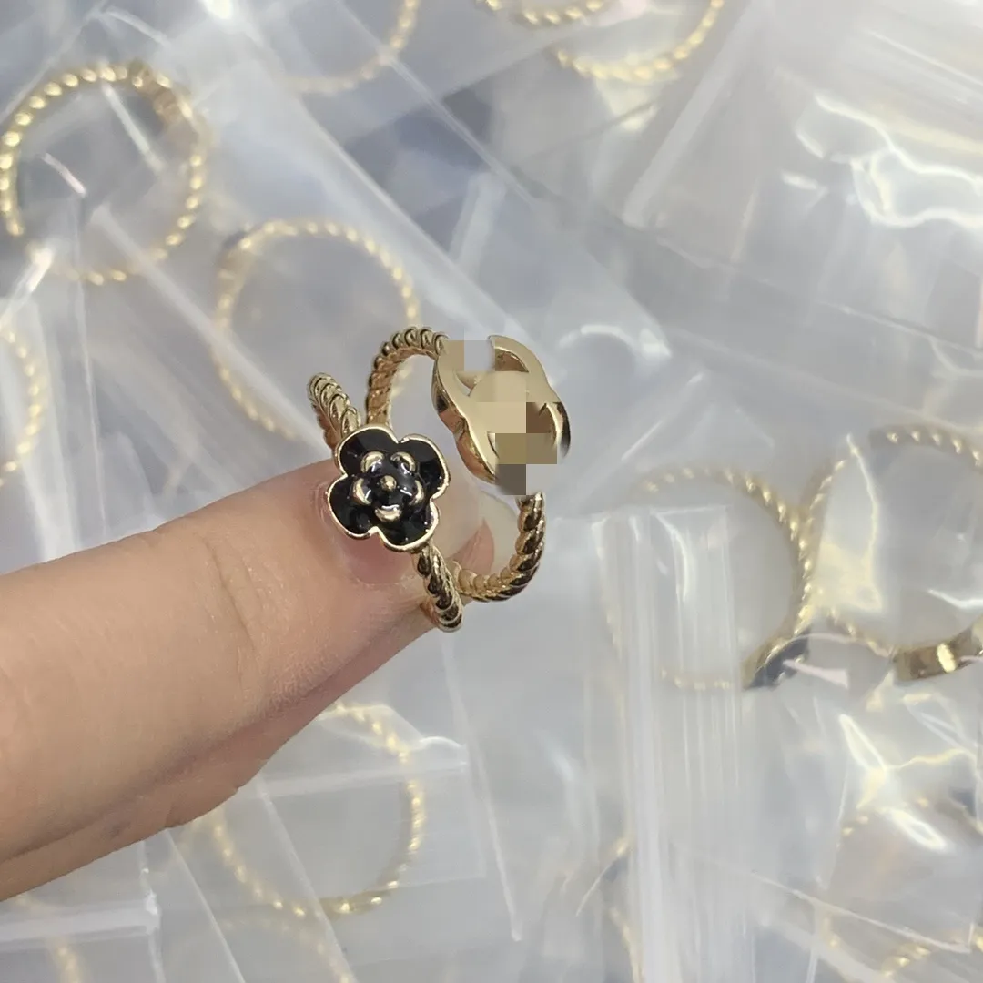 Дизайнерские кольца с буквами для женщин и мужчин Позолоченные Посеребренные Кристаллы из нержавеющей стали Любовь Свадебные ювелирные изделия Кольцо Тонкая резьба Кольцо на палец