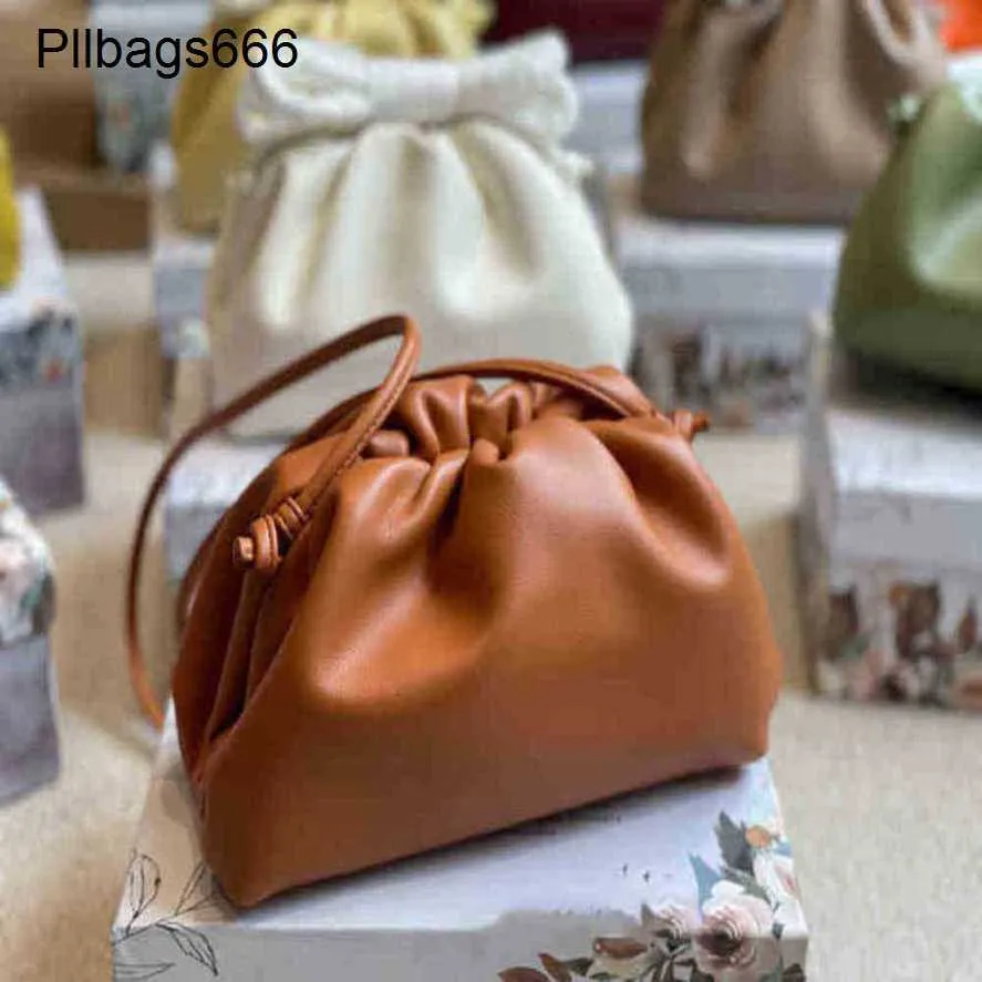 Bottegvenetas Borse Pouch Luxurys Borse Sotto le ascelle Pelle Nuvola Rete Rossa Spalla singola Obliqua Span Pelle di vacchetta Borsa da donna Borsa Ha Have Logo 8yl0