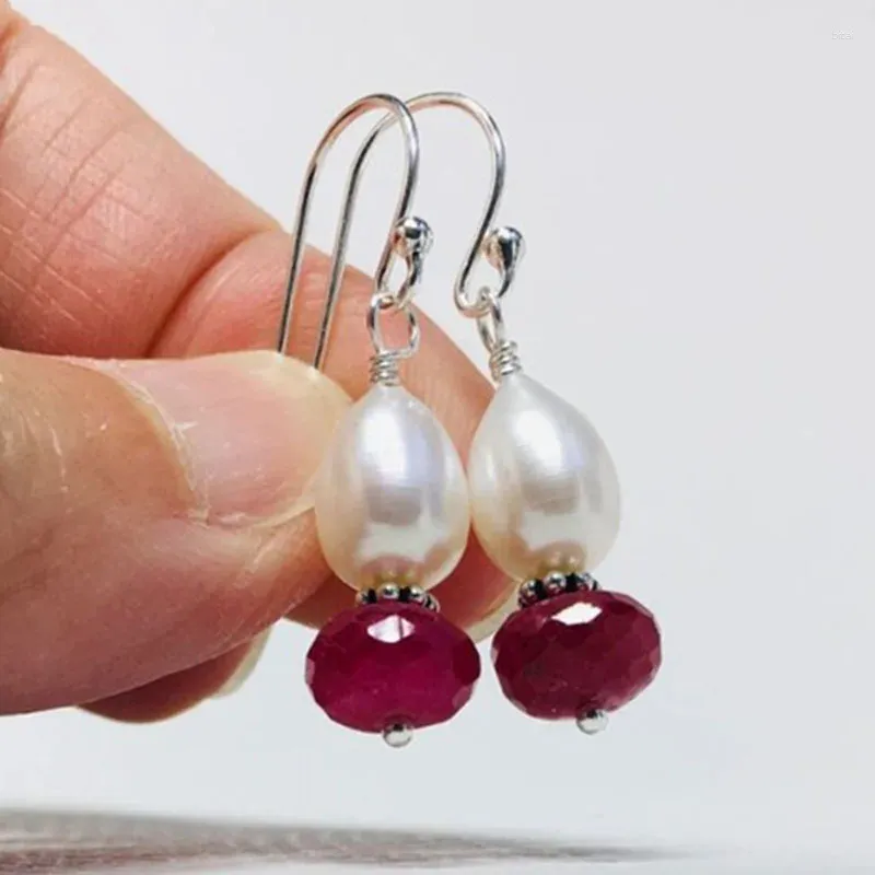 Kolczyki Dangle Trendy srebrny kolor metalowy kropla w kształcie imitacja Pearl dla kobiet Wykwintny owalny czerwony cyrkon biżuteria