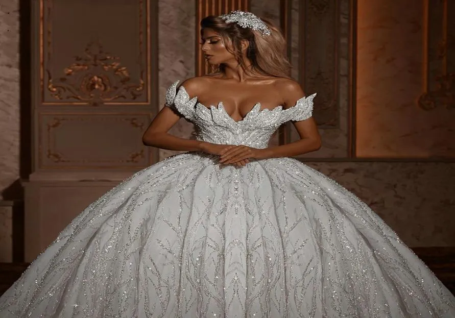 Glitzernde schulterfreie Ballkleid-Hochzeitskleider 2021, luxuriöse, glitzernde, rückenfreie Brautkleider mit langem Zug, Vestidos de Novia Robe ma6702083