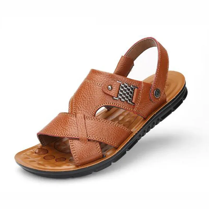 Sandales 2022 Nouveau été de sandales décontractées en cuir authentique pour hommes Classic plage de plage masculine avec décoration métallique grande taille 3848 chaussures