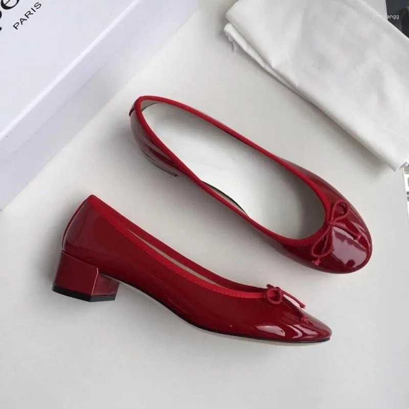 Buty swobodne balet francuski średniej grube obcasowe kokardki płytkie usta skórzane pojedyncze retro patent małe czerwone kobiety