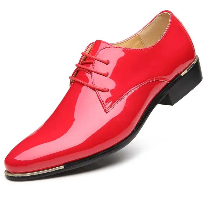 Schoenen 2023 Klassieke mannen Luxe zakenschoenen Derby Gentleman Eervolle Oxford Mens schoenen Red Witte mannen feestschoenen voor mannen Dress schoenen