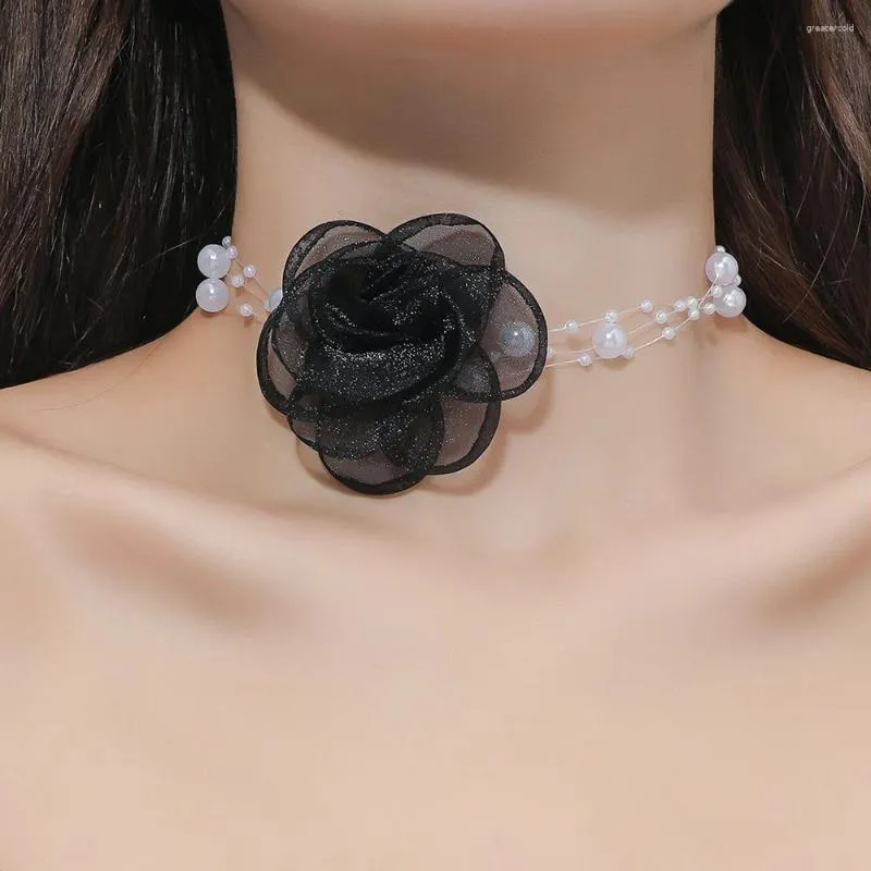 Girocollo vintage gotico in filato nero fiore per le donne semplice collana a catena di perle simulate gioielli per feste collier a coppie corte