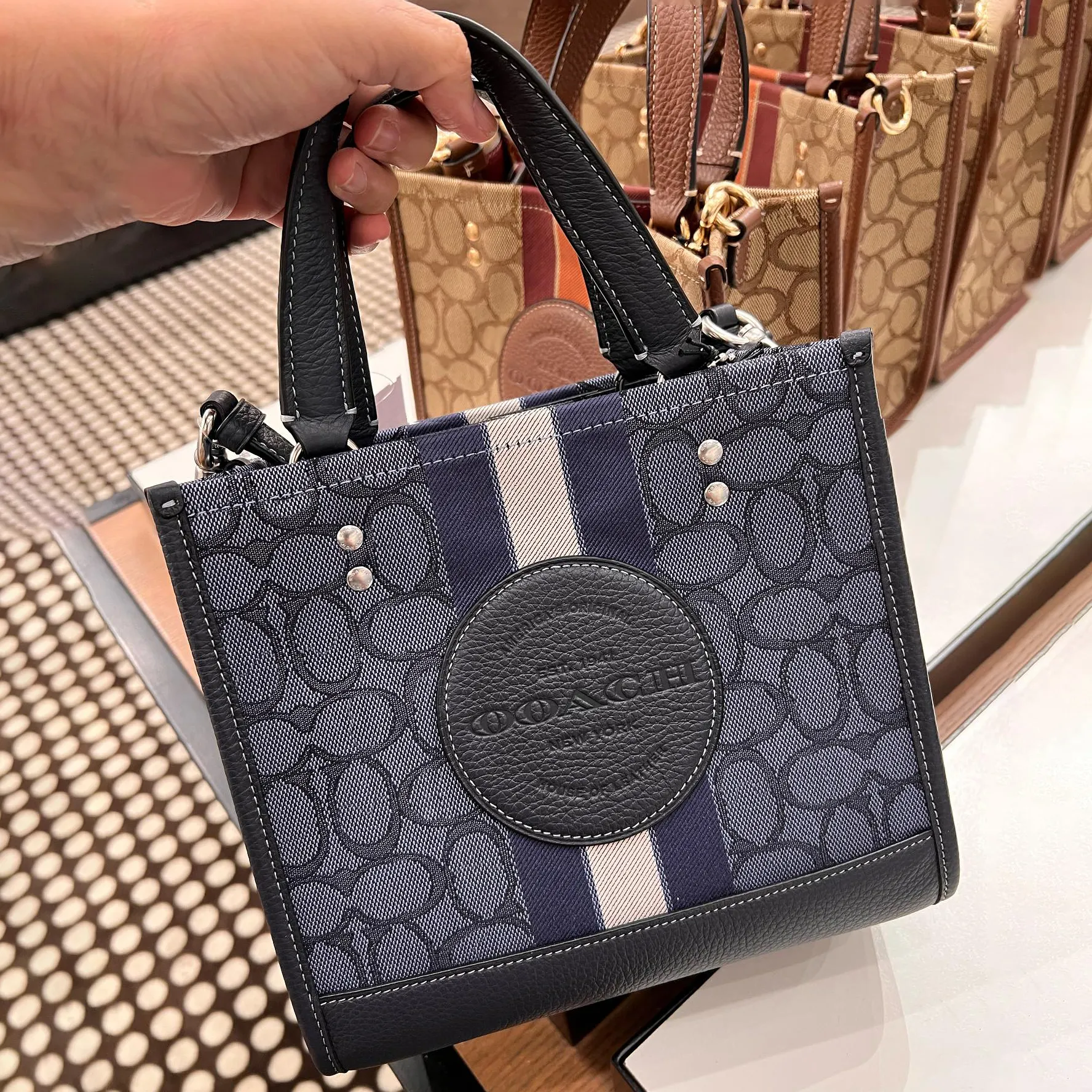 حقيبة Coache Field Dempsey Designer Tote Bag Luxurys Luxurys Handbag Counder Counter Beach Small Shop Bag Diaper Pochette Mens Crossbody Clutch Travel Large Dufff