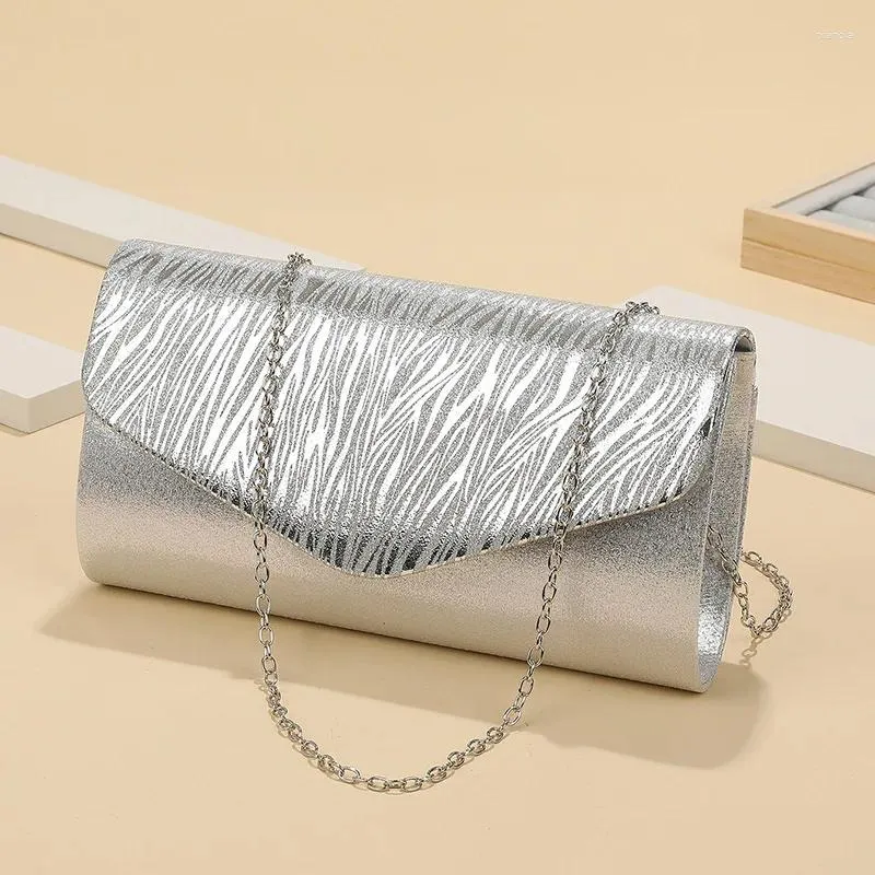 Kvällspåsar silverfärg små kuverthandväskor för kvinnor mode koreansk kedja axelväska trendig parti koppling crossbody femininas